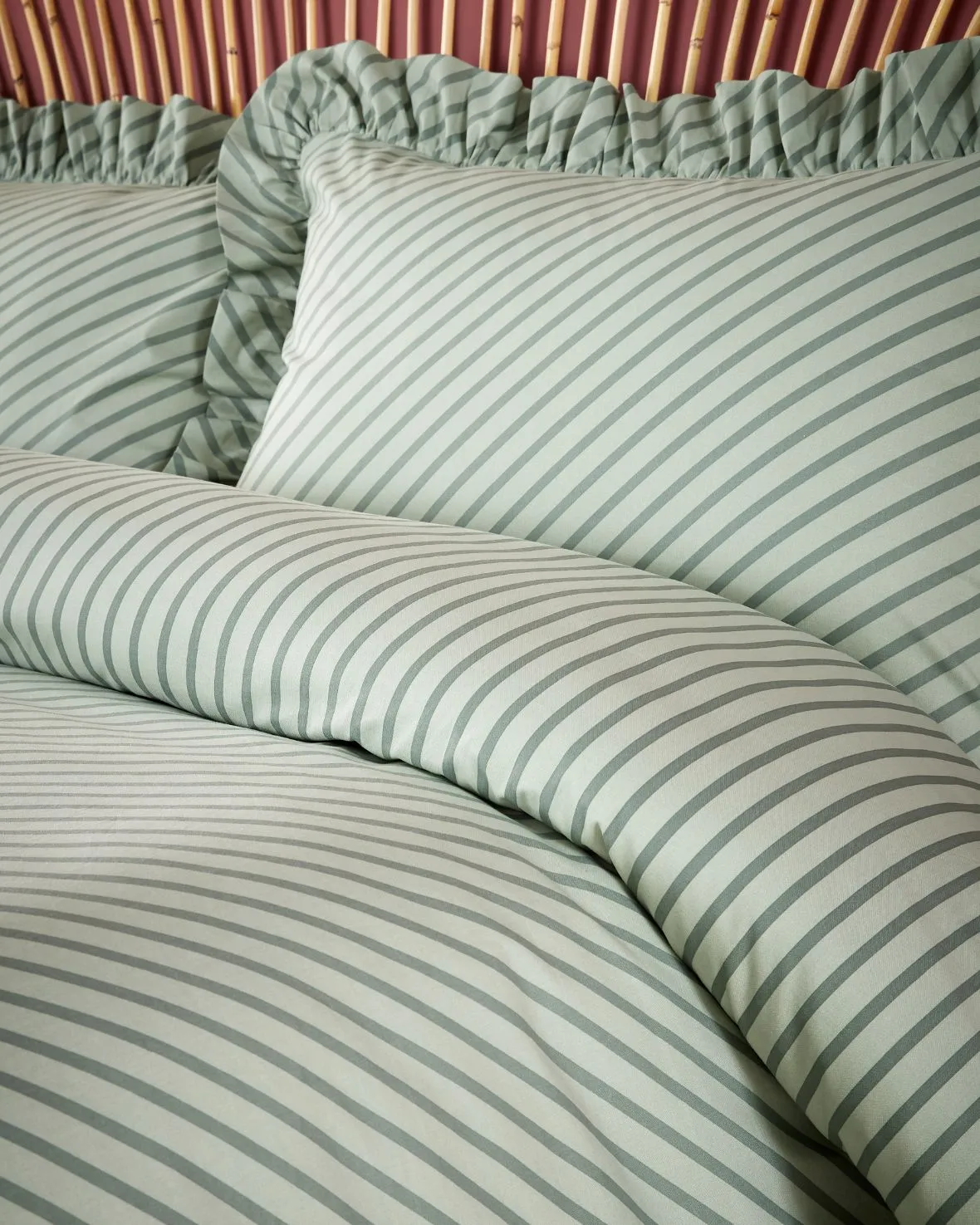 Cotton Stripe Print Frill Bedding Set - Sage