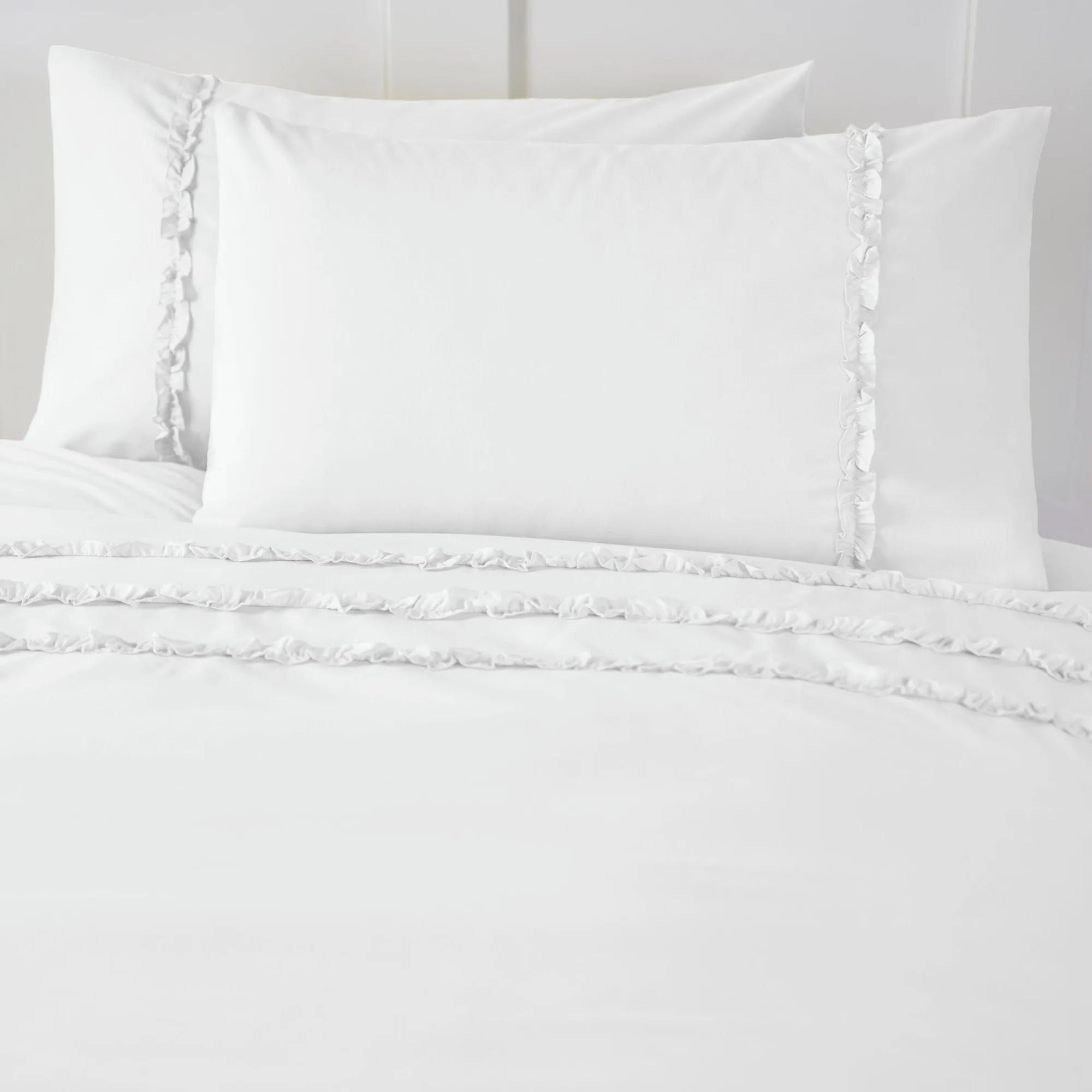 Felicia Frill Duvet Cover Set by Serene in White