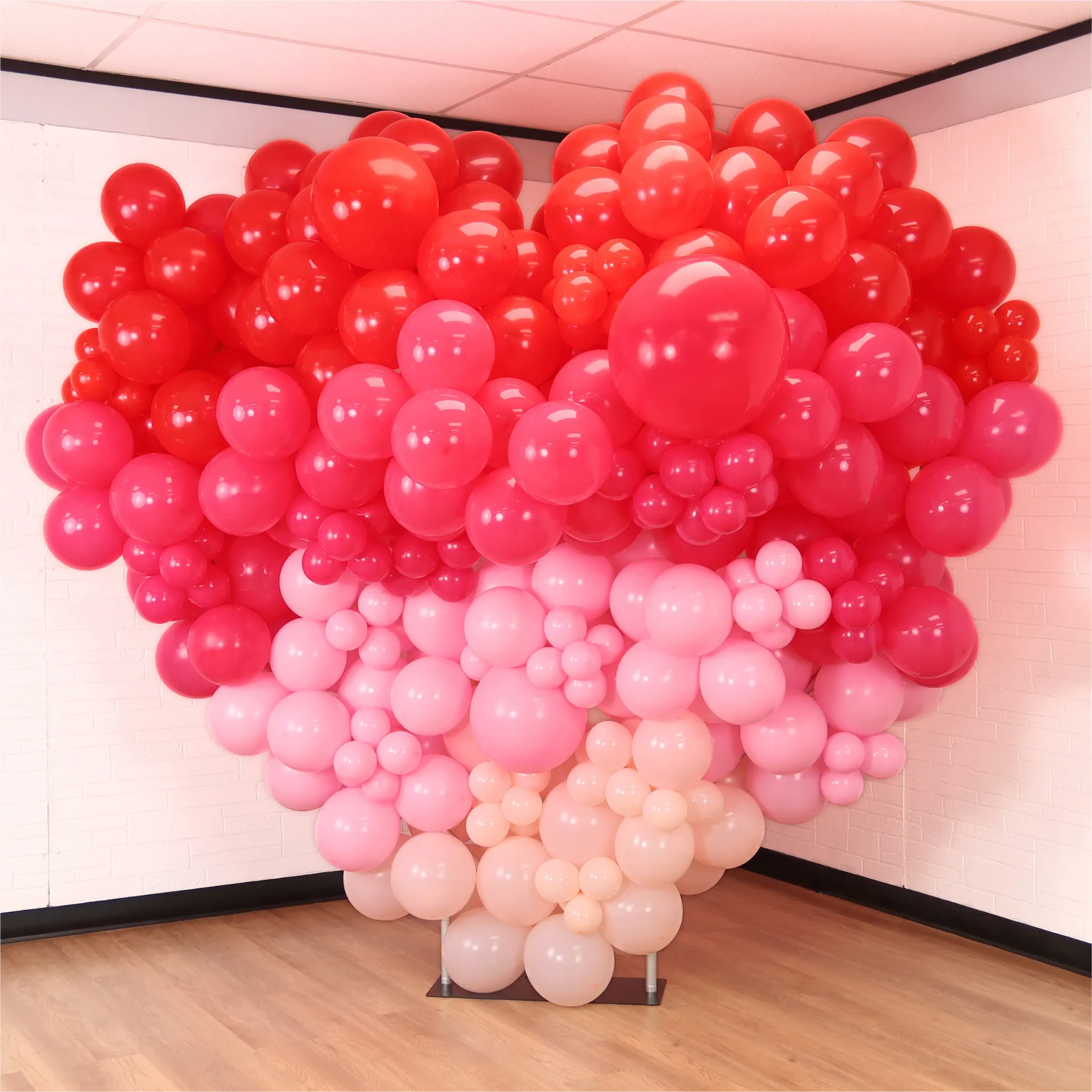 Red 18" Large Round Latex Balloons | 10 pcs