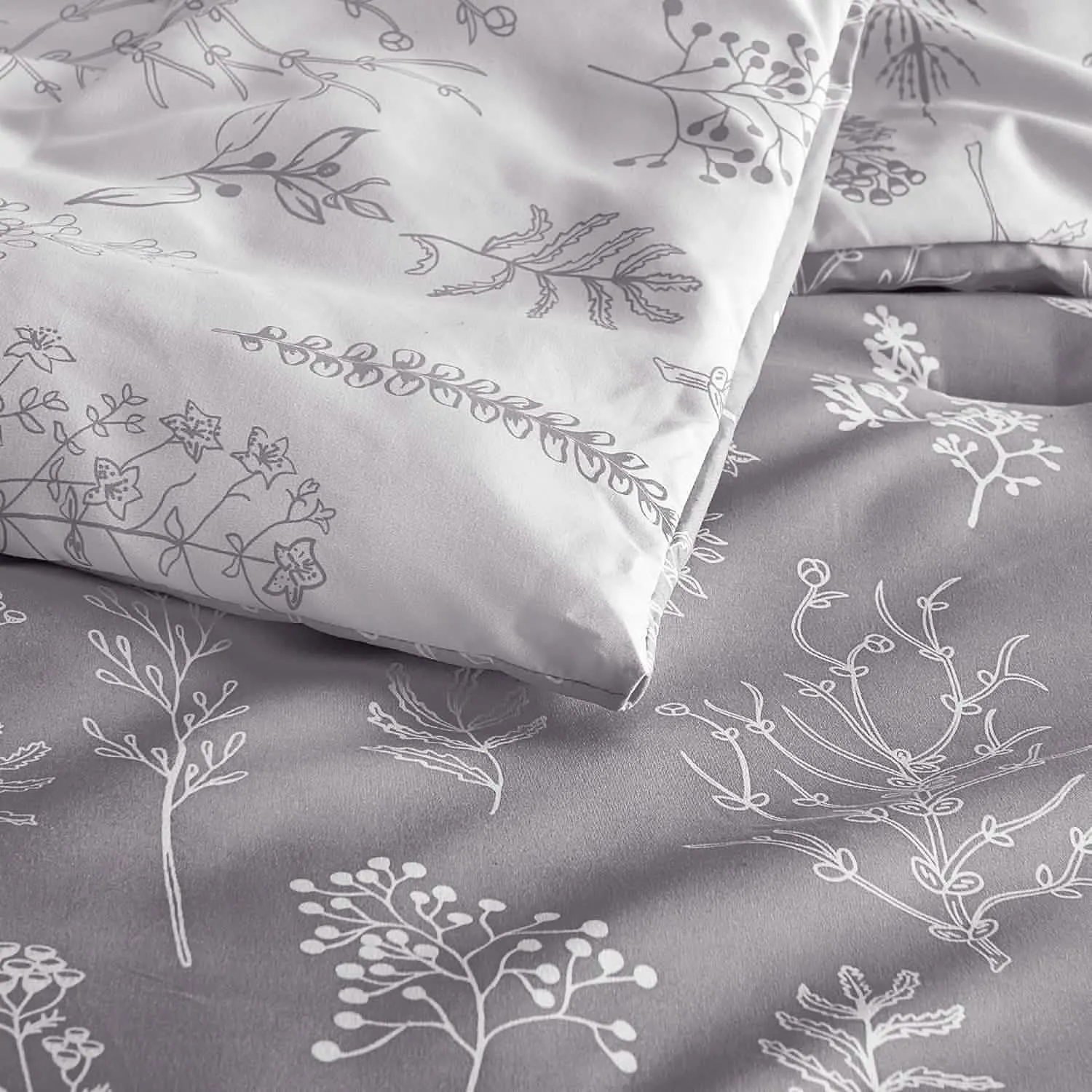 Reversible Floral Print Comforter Set