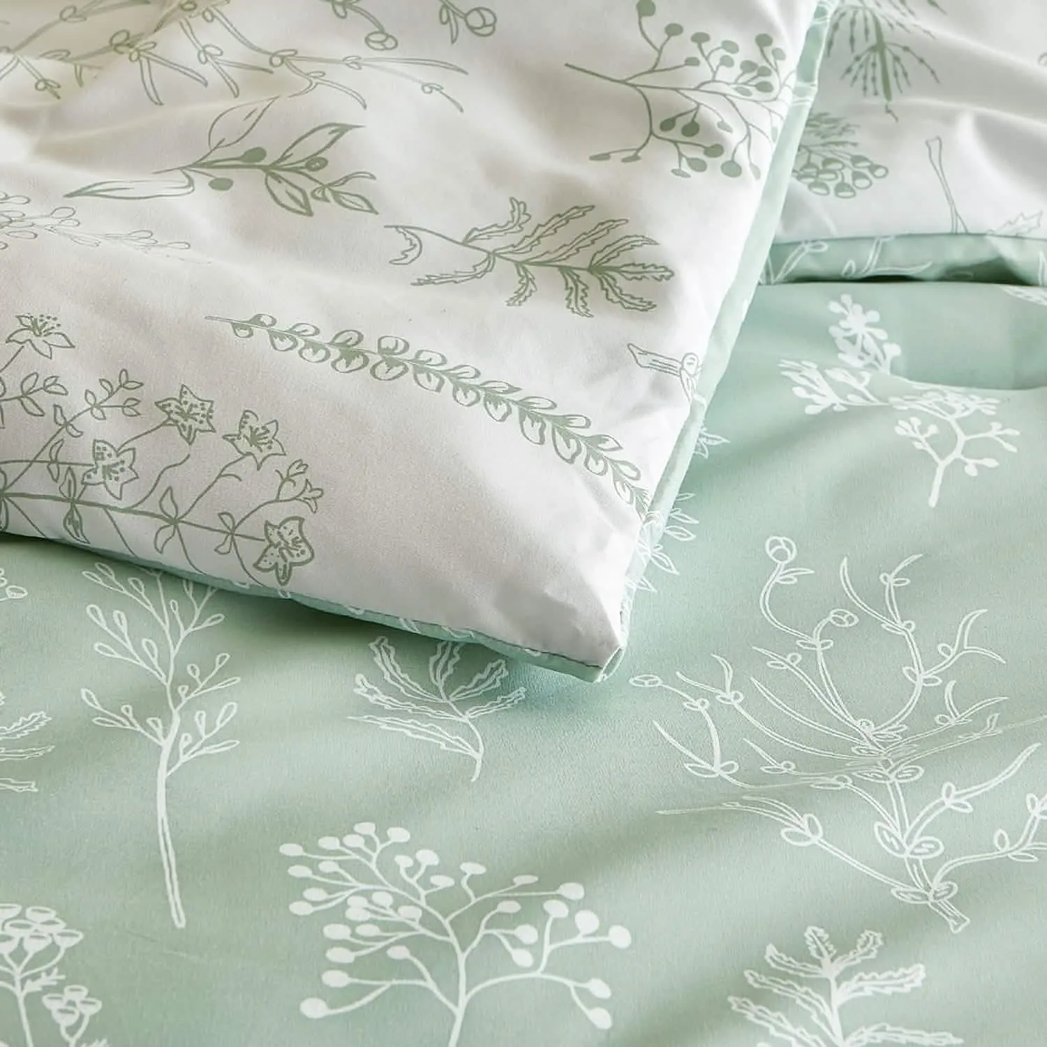 Reversible Floral Print Comforter Set