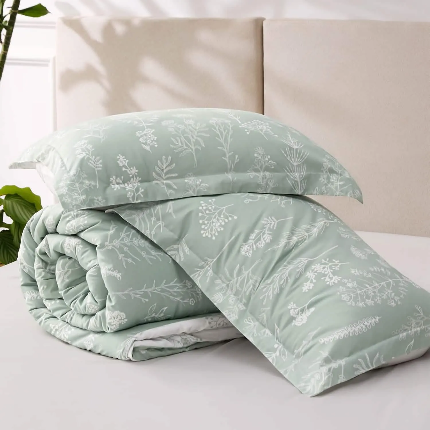 Reversible Floral Print Comforter Set