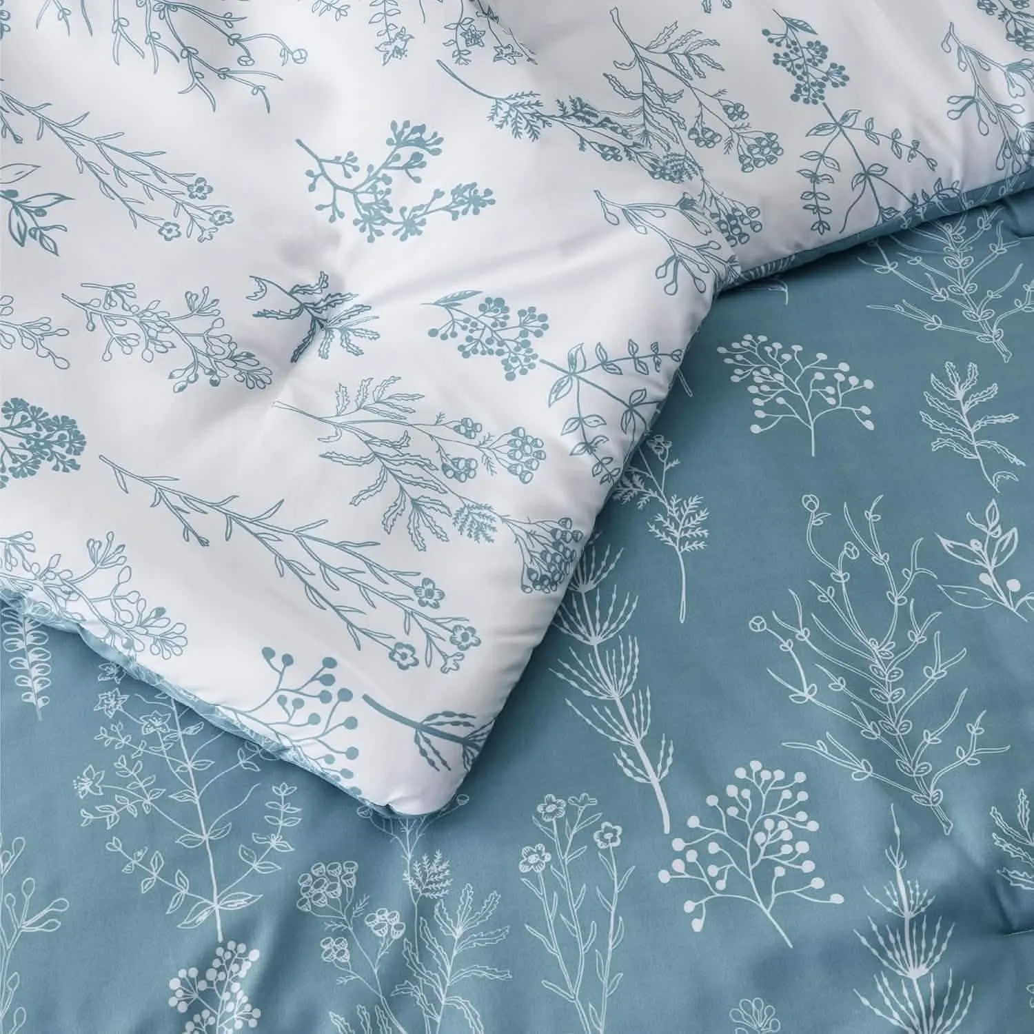 Reversible Floral Print Comforter Set