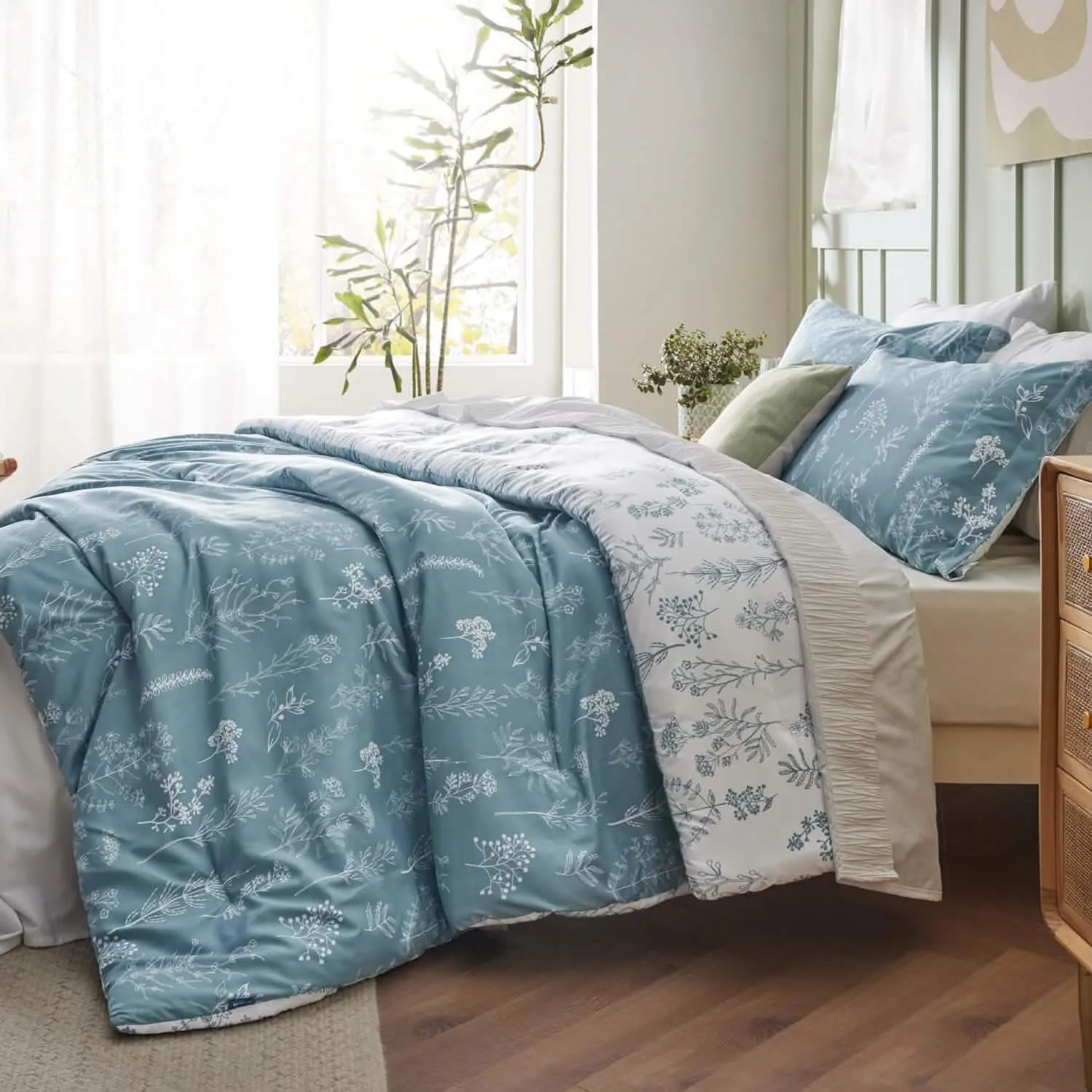 Reversible Floral Print Comforter Set