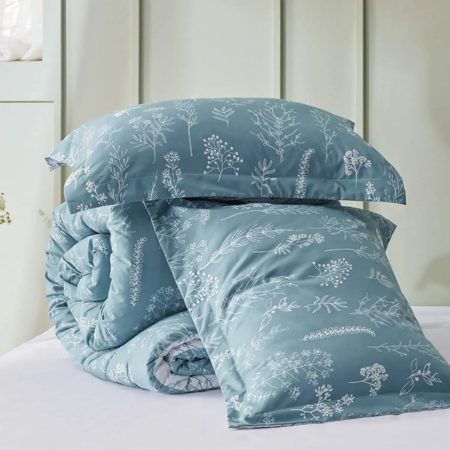 Reversible Floral Print Comforter Set