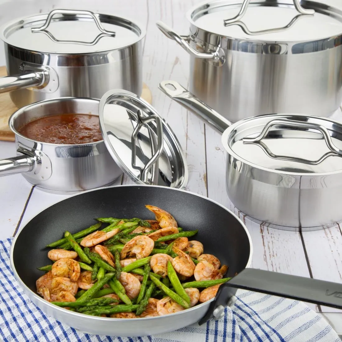 SA690 Nisbets Essentials Cook Like A Pro 5-Piece Cookware Set