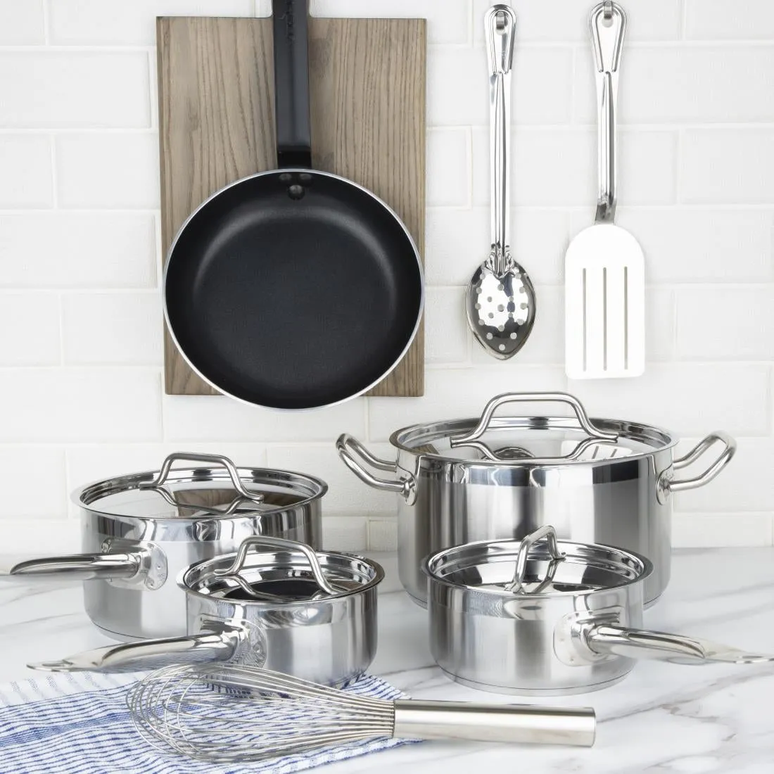 SA690 Nisbets Essentials Cook Like A Pro 5-Piece Cookware Set